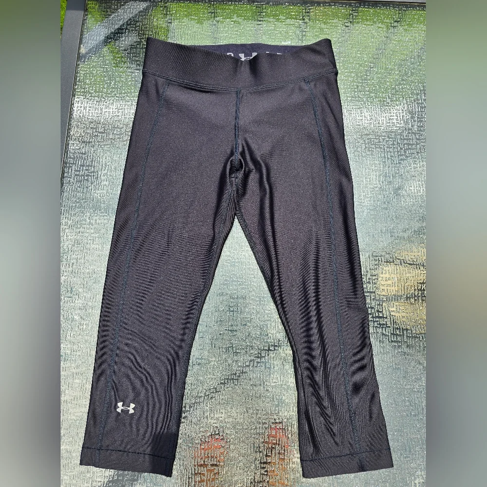 Under Armour Heat Gear Compression legging, size Medium, EUC, black